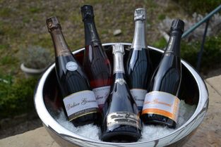 5 bouteilles de champagne dans seau 1